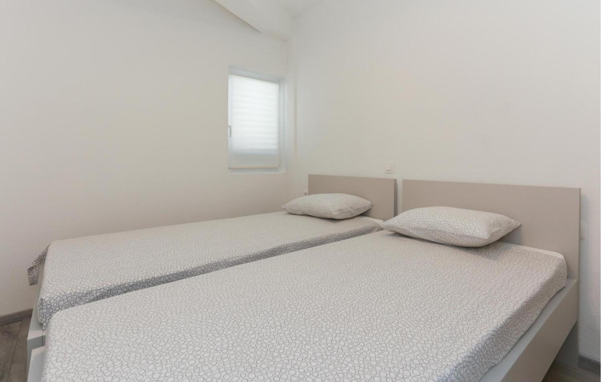 Cozy Apartment In Solin With Kitchen Exteriör bild
