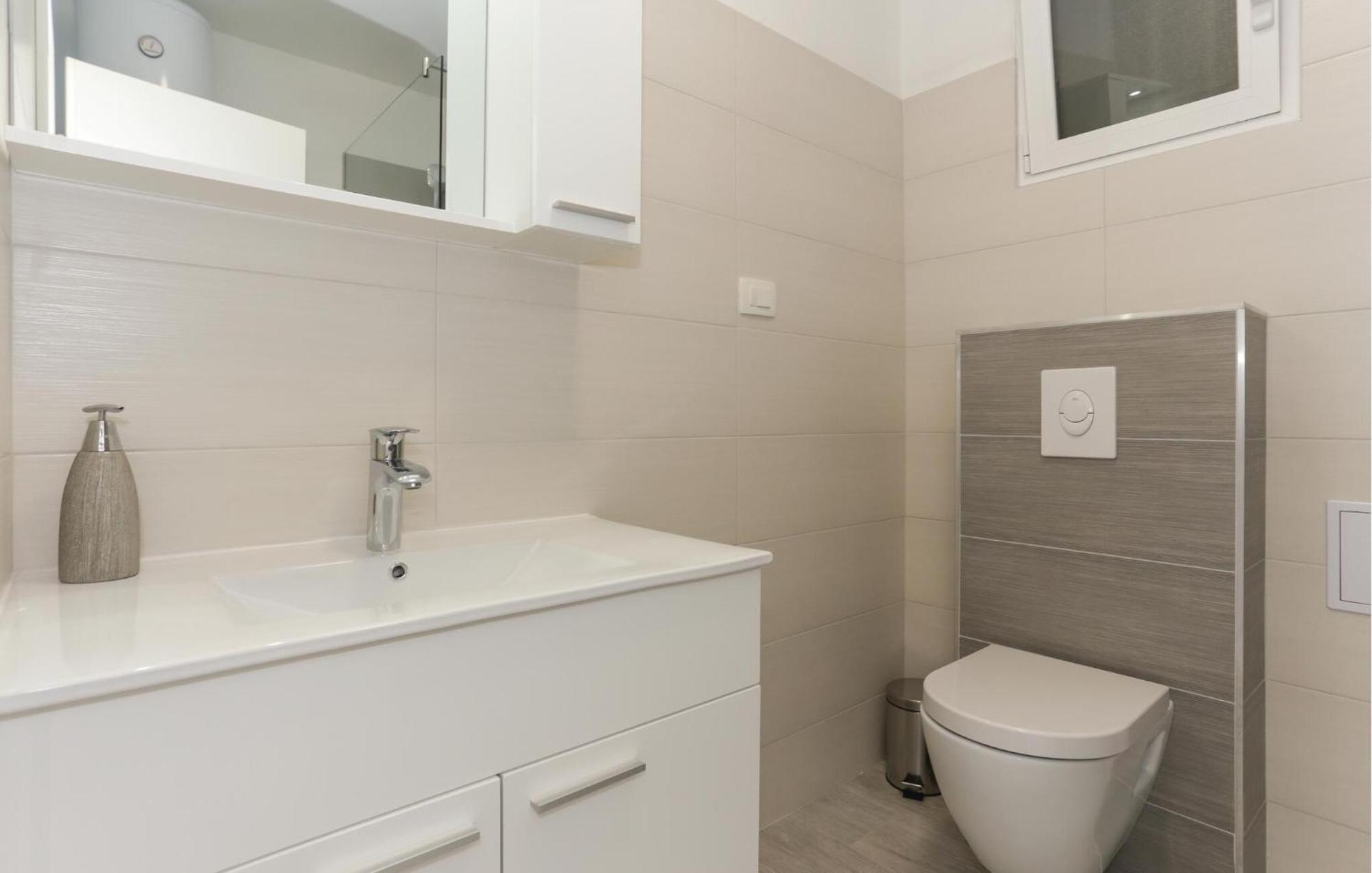 Cozy Apartment In Solin With Kitchen Exteriör bild